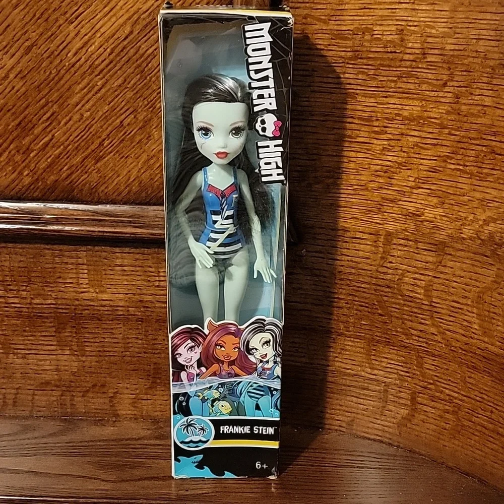 MONSTER HIGH DOLL FRANKIE STEIN NEW IN BOX MATTEL